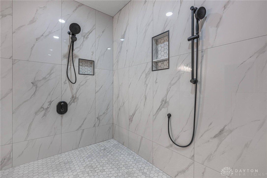 299 Eastline Drive. Middletown, OH 45044