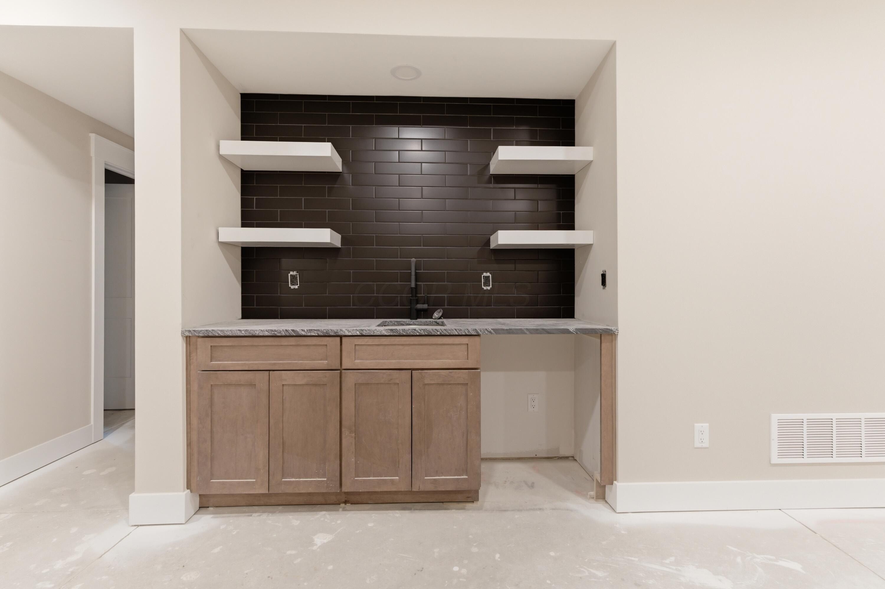 5618 Hickory Drive. Lewis Center, OH 43035