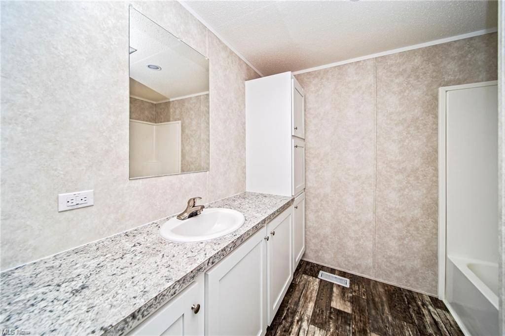 015  Eddie Rd. Madison, OH 44057