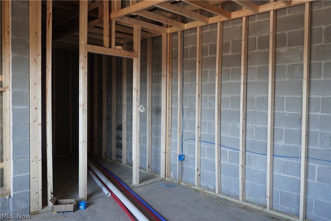 15 Huron Trail. Malvern, OH 44644