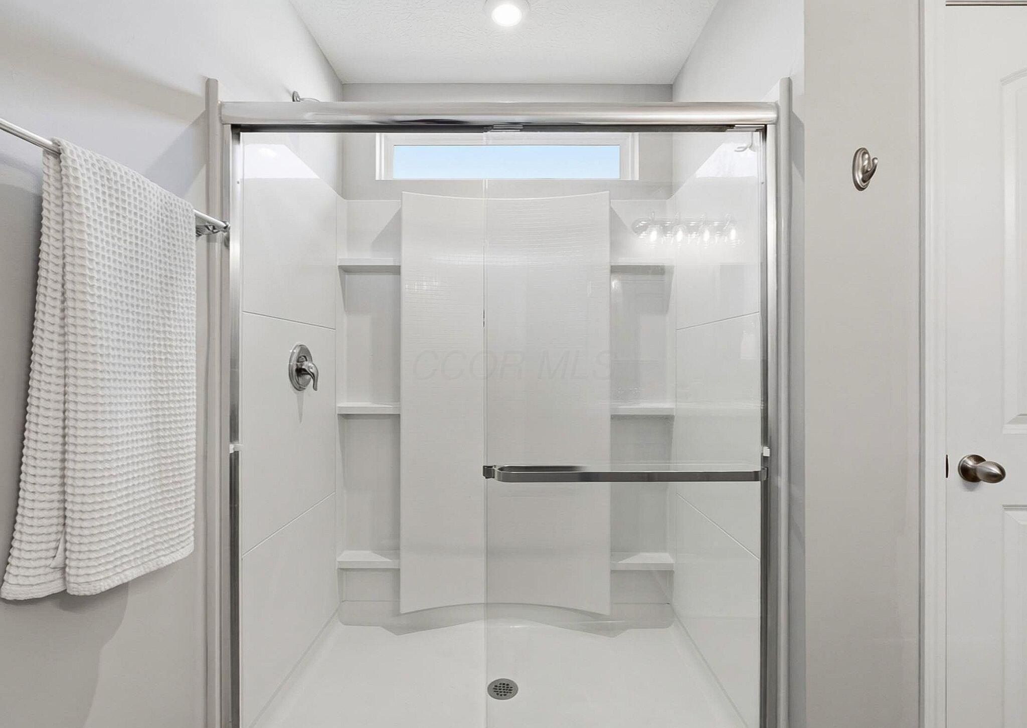 6606 Woods Court. Hebron, OH 43025