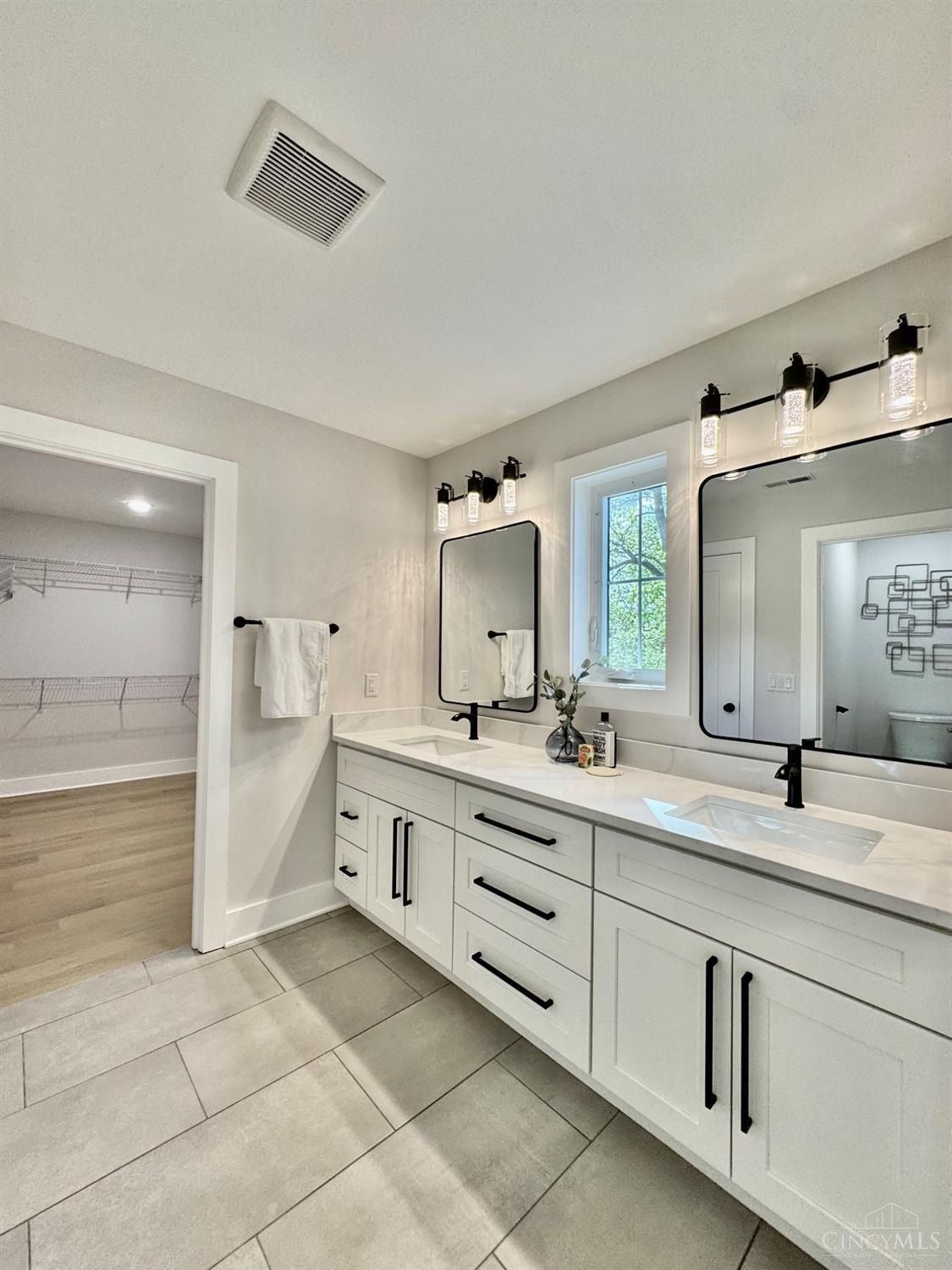 2523 Ridgeland Place. Cincinnati, OH 45212