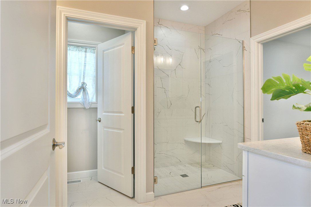 2261 Saddlebrook. Cortland, OH 44410