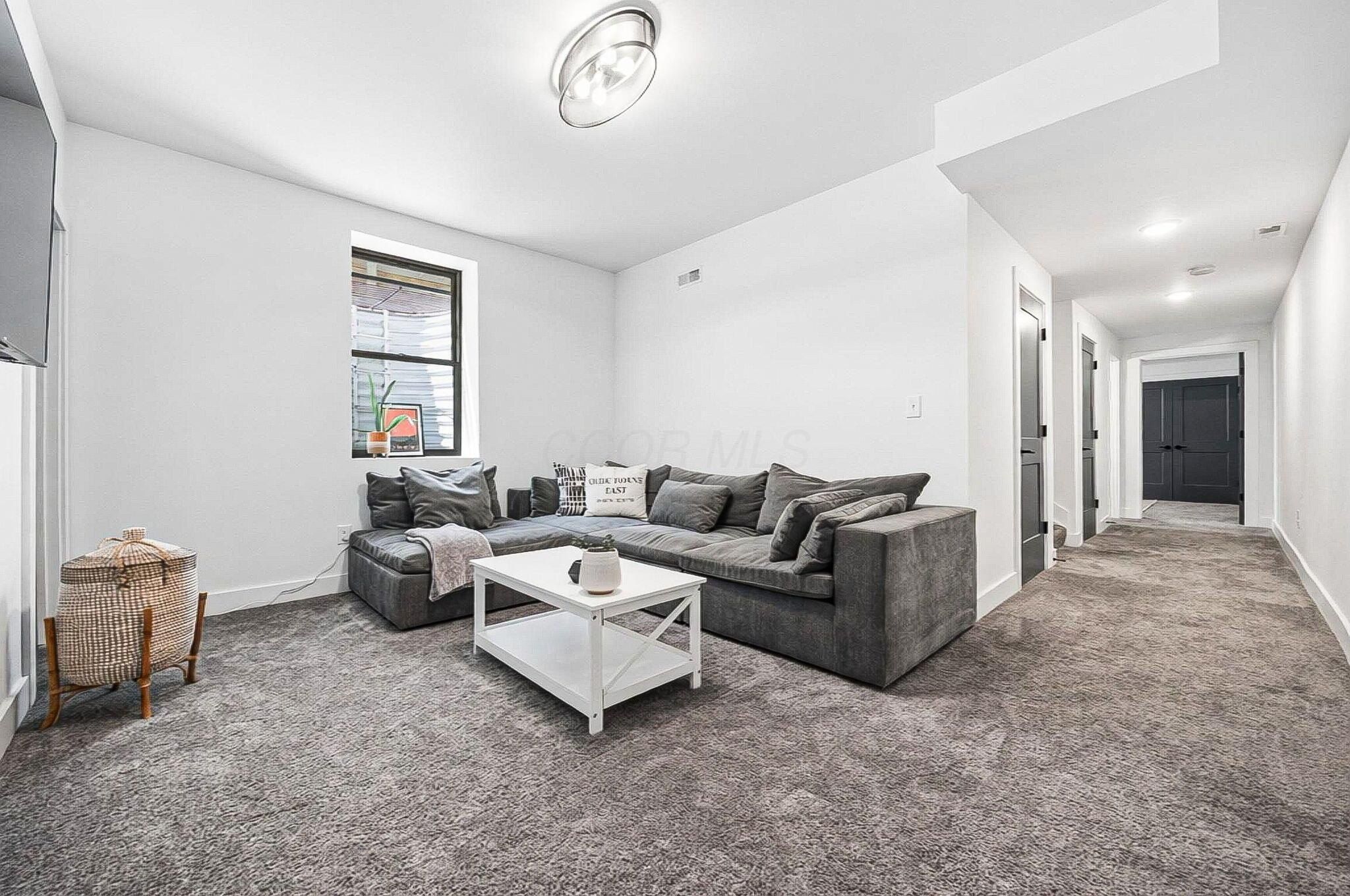 1330 Oak Street. Columbus, OH 43205