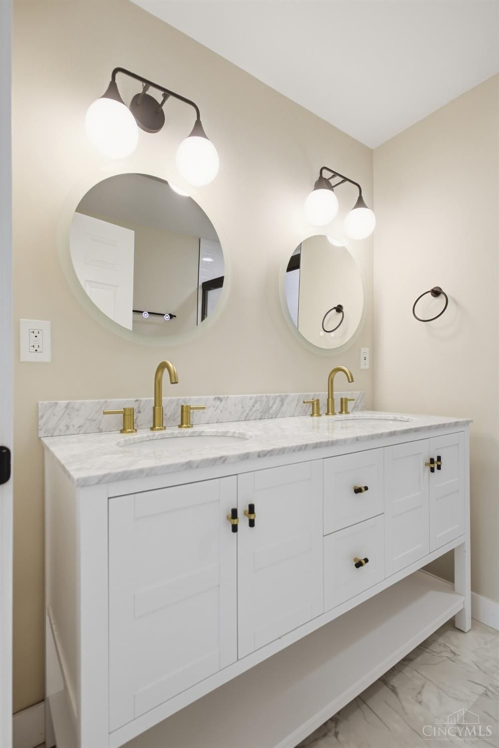 187 Pansy Pike. Blanchester, OH 45107