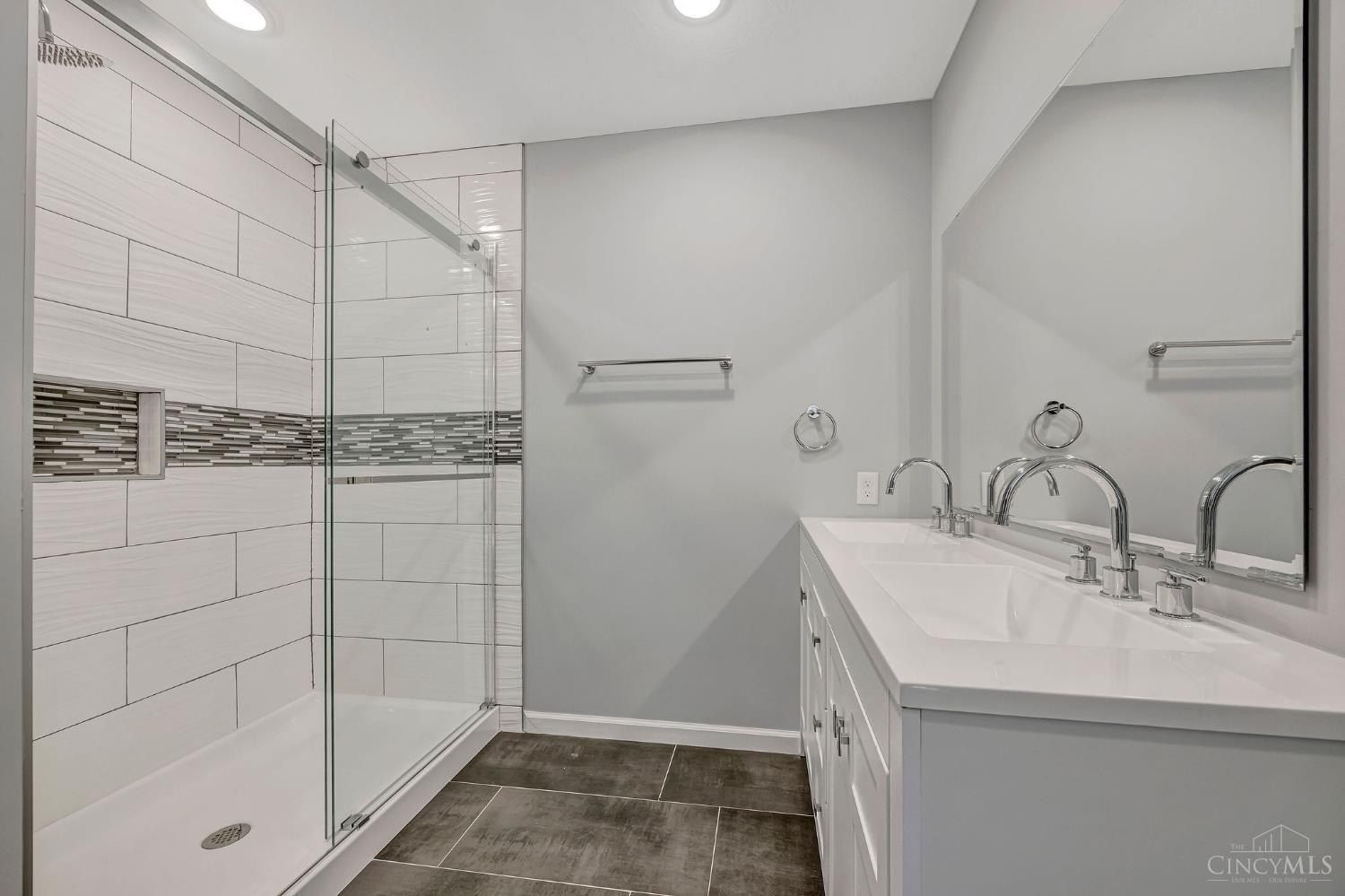 5143 Camargo Road. Cincinnati, OH 45227
