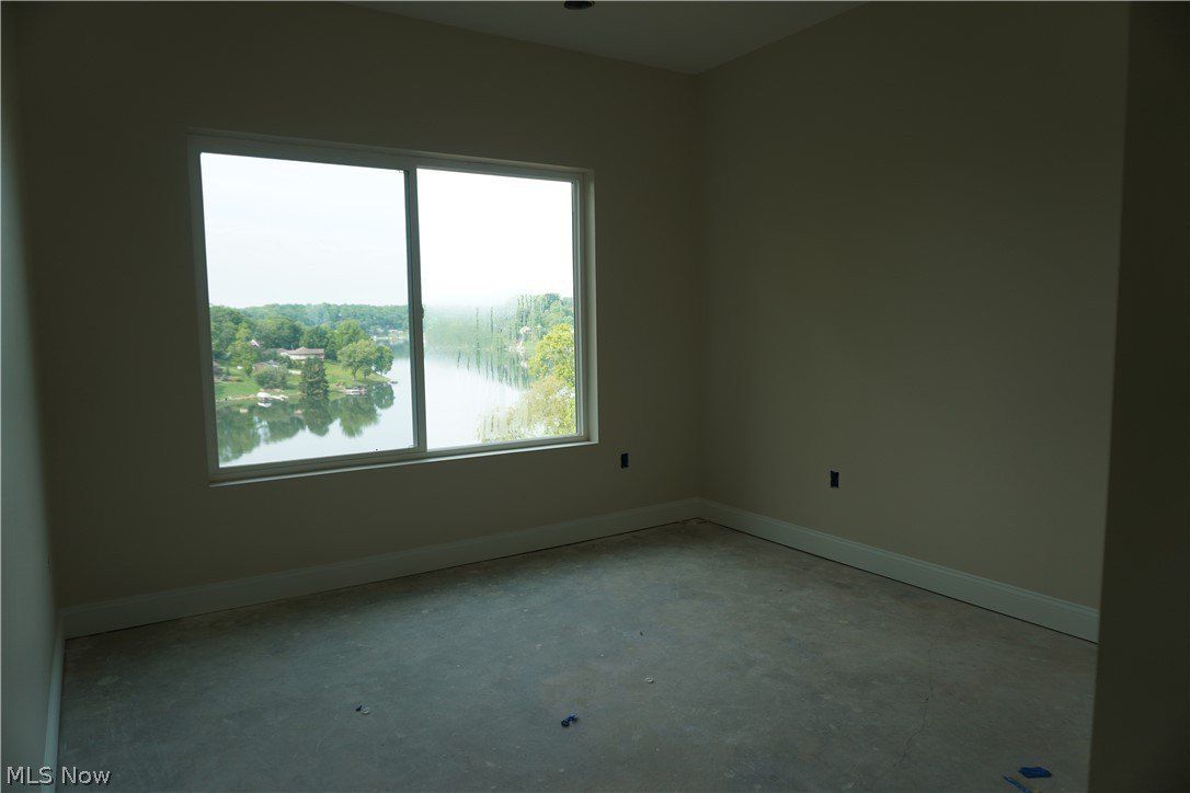 15 Huron Trail. Malvern, OH 44644