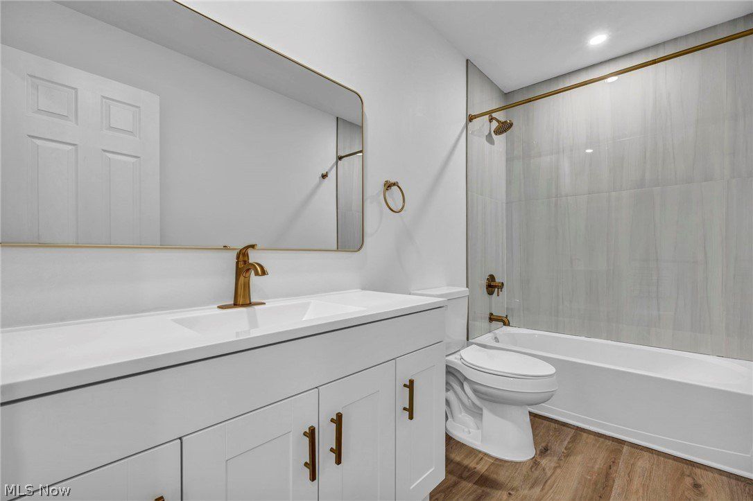 16801 Raymond. Maple Heights, OH 44137