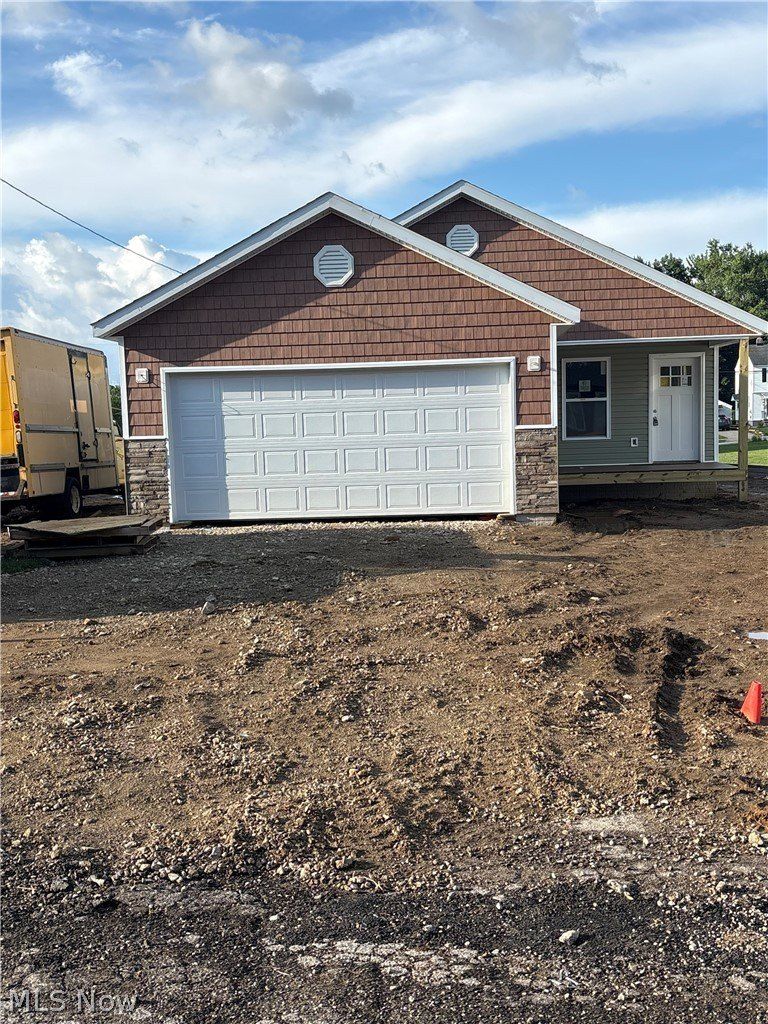 360 E Paige Avenue. Barberton, OH 44203