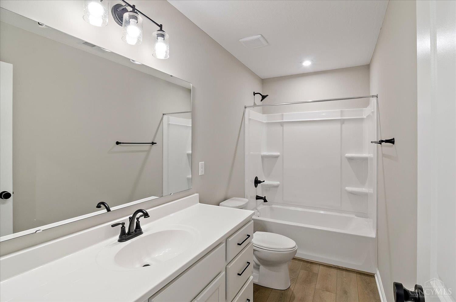 1204 Buxton Oaks Drive. Amelia, OH 45102