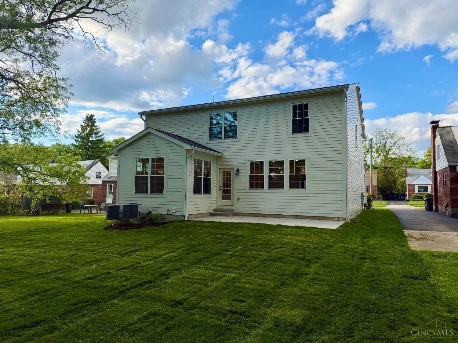 7807 Dee Street. Madeira, OH 45243
