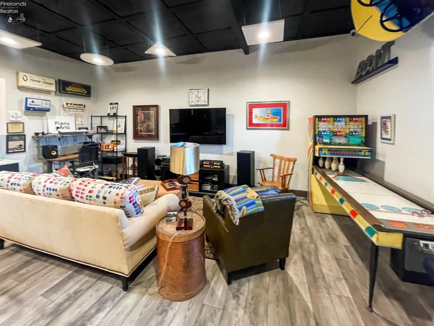 2656 E Harbor Road. Port Clinton, OH 43452