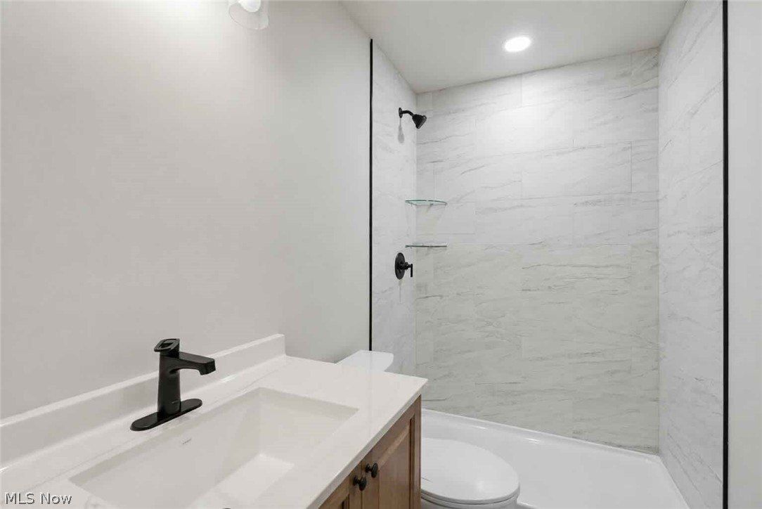 230 Clifton Lane. Rittman, OH 44270