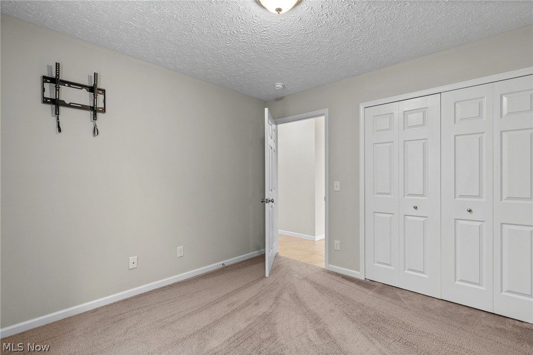 995 Flanders Drive. Wadsworth, OH 44281