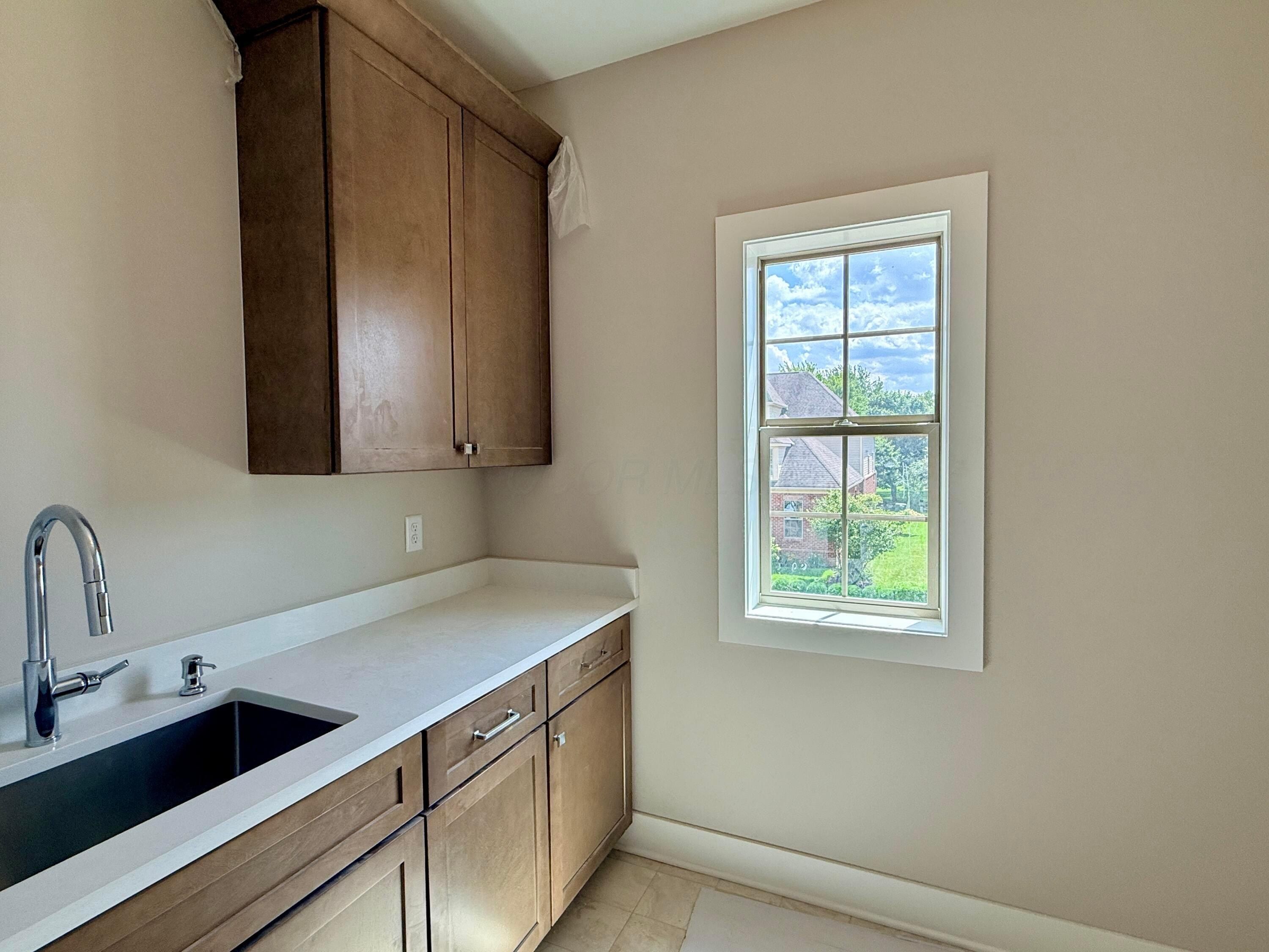 7012 Primrose Court. Dublin, OH 43016