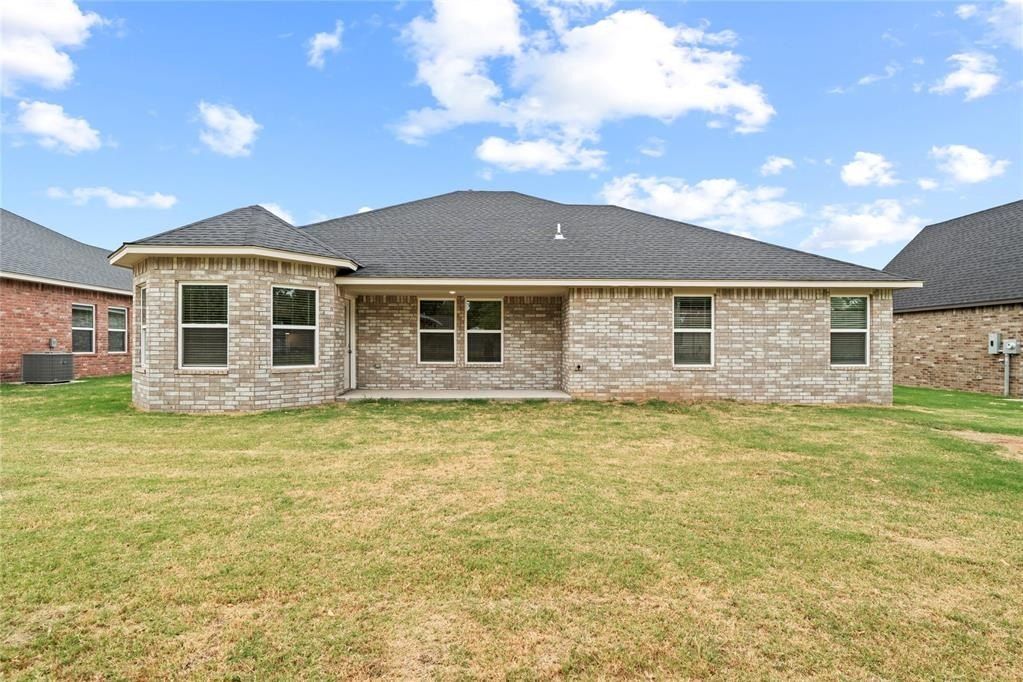 224 E Abbot Lane. Mustang, OK 73064