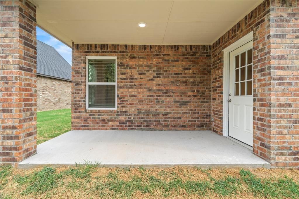232 E Abbot Lane. Mustang, OK 73064