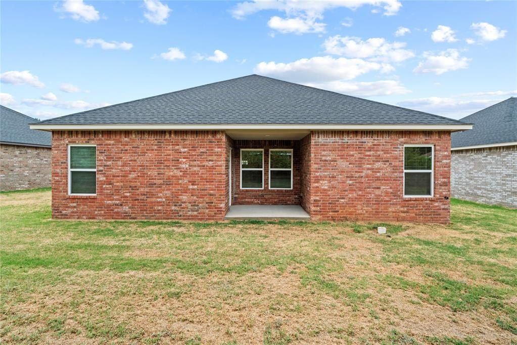 220 E Abbot Lane. Mustang, OK 73064