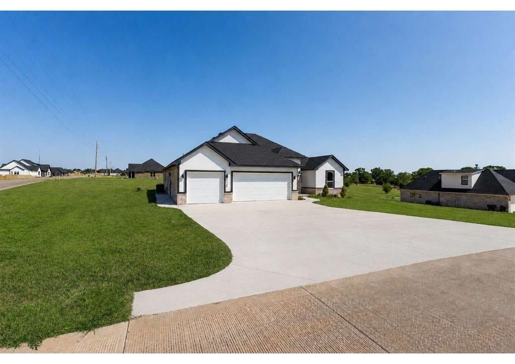 2440 Canyon Circle. Blanchard, OK 73010