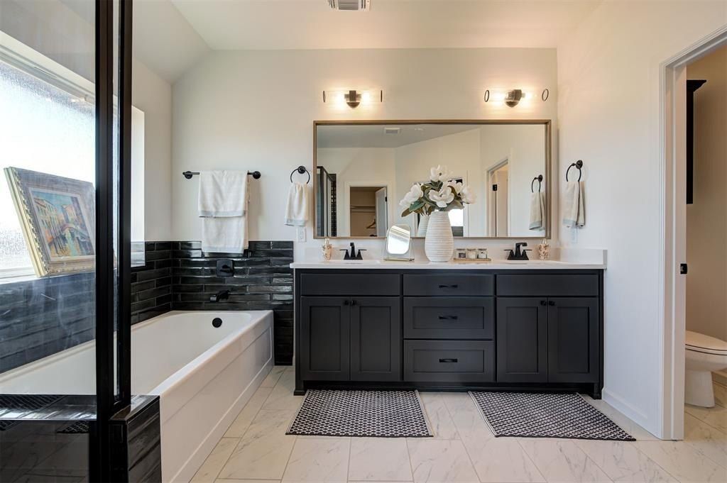 4933 Sand Lily Lane. Edmond, OK 73034
