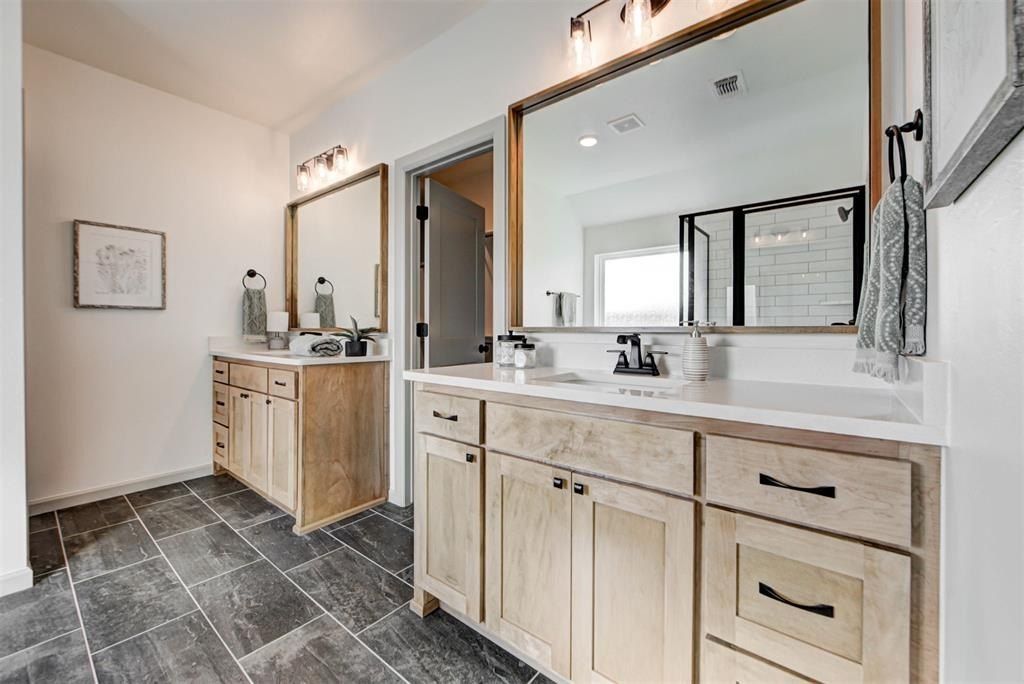 6025 Frankie Lynn Lane. Edmond, OK 73034