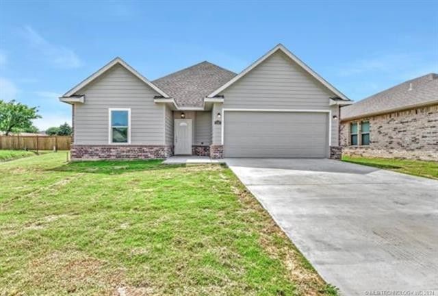 1181 Wild Indigo Circle. Calera, OK 74730