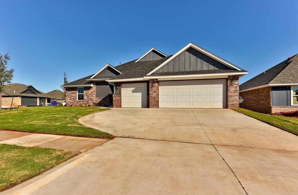 3009 Hollow Crest Lane. Norman, OK 73071