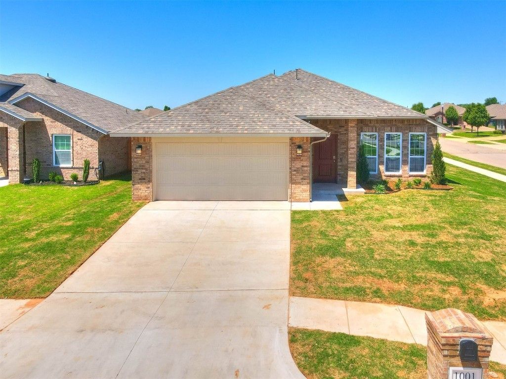 1001 Acacia Creek Drive. Yukon, OK 73099