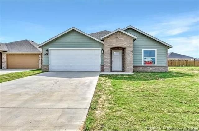 1189 Wild Indigo Circle. Calera, OK 74730