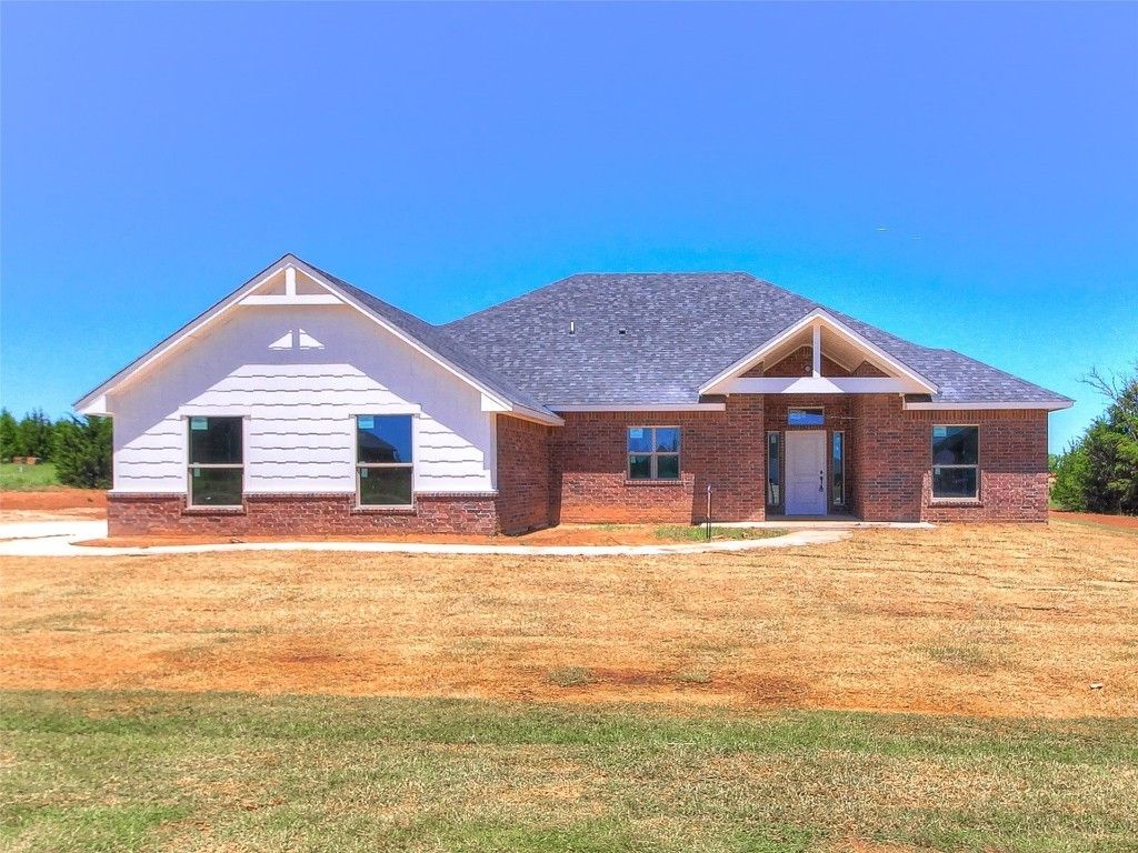 2457 Gallant Fox Terrace. Guthrie, OK 73044