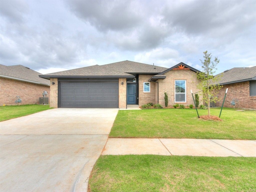 1004 Acacia Creek Drive. Yukon, OK 73099