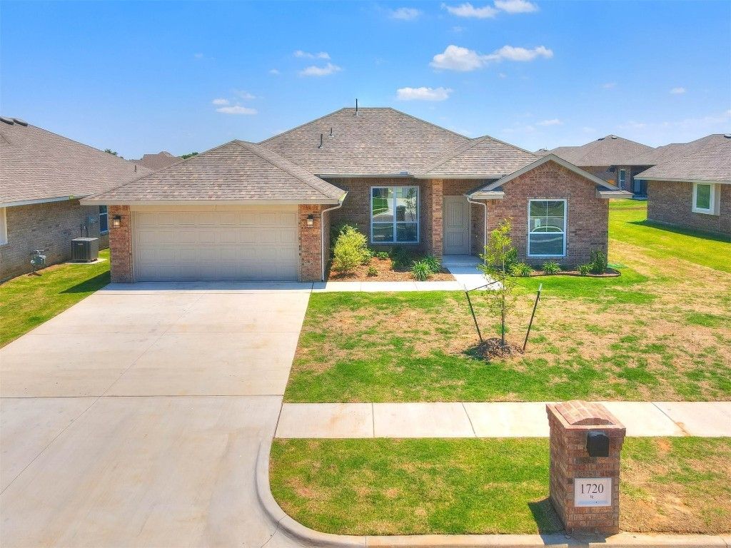 1720 Bloomington Court. Newcastle, OK 73065