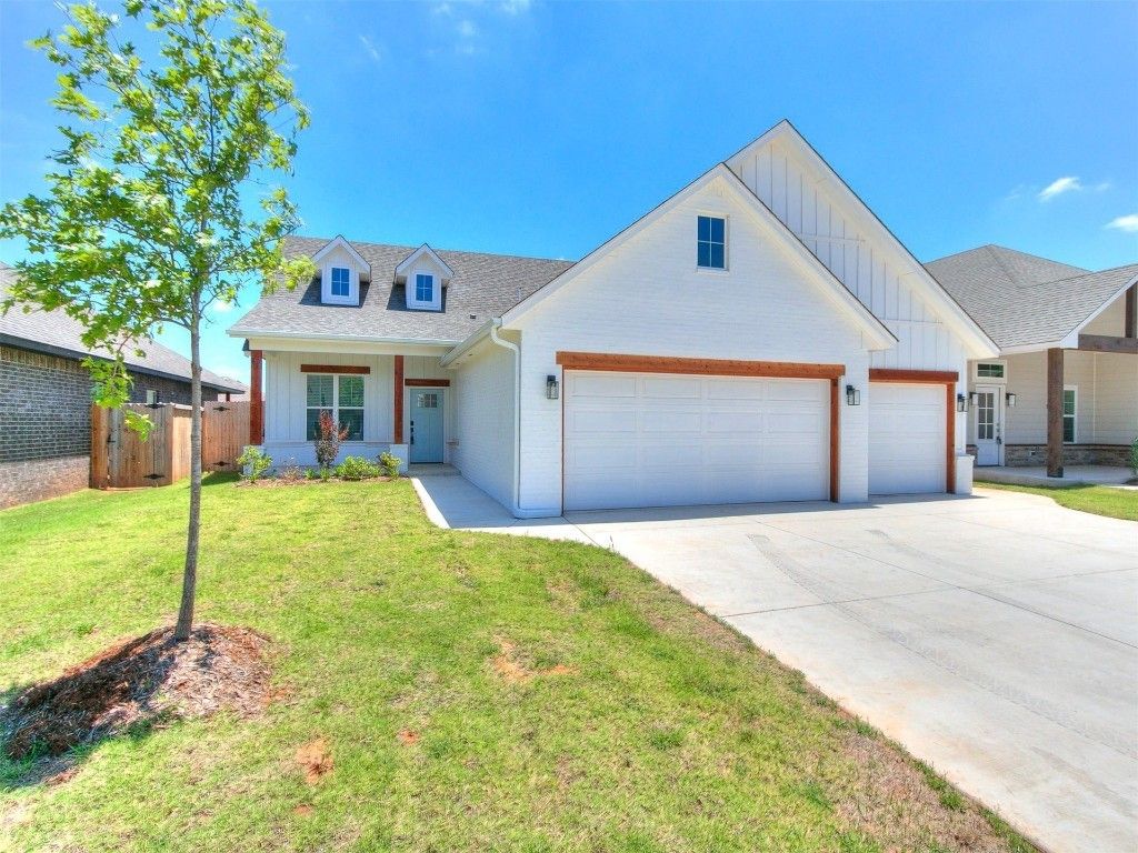 2836 Wild Rose Lane. Yukon, OK 73099