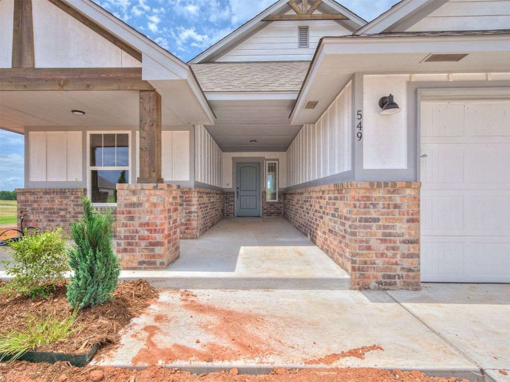 549 Cherrybark Drive. Washington, OK 73093