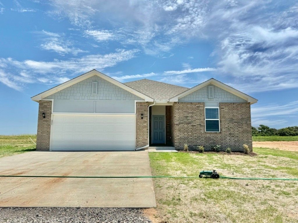 585 Evergreen Way. Guthrie, OK 73044