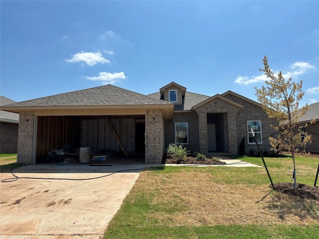 1016 Acacia Creek Drive. Yukon, OK 73099