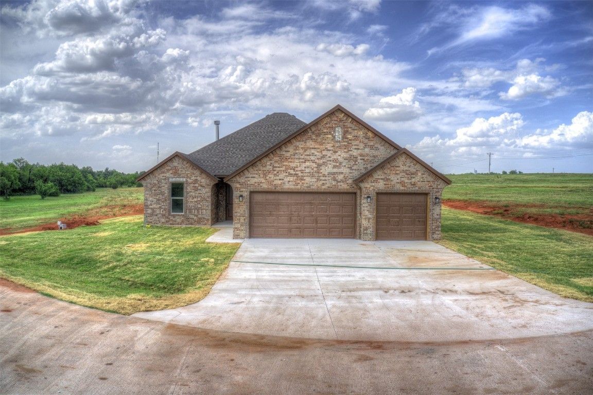 2434 Canyon Circle. Blanchard, OK 73010