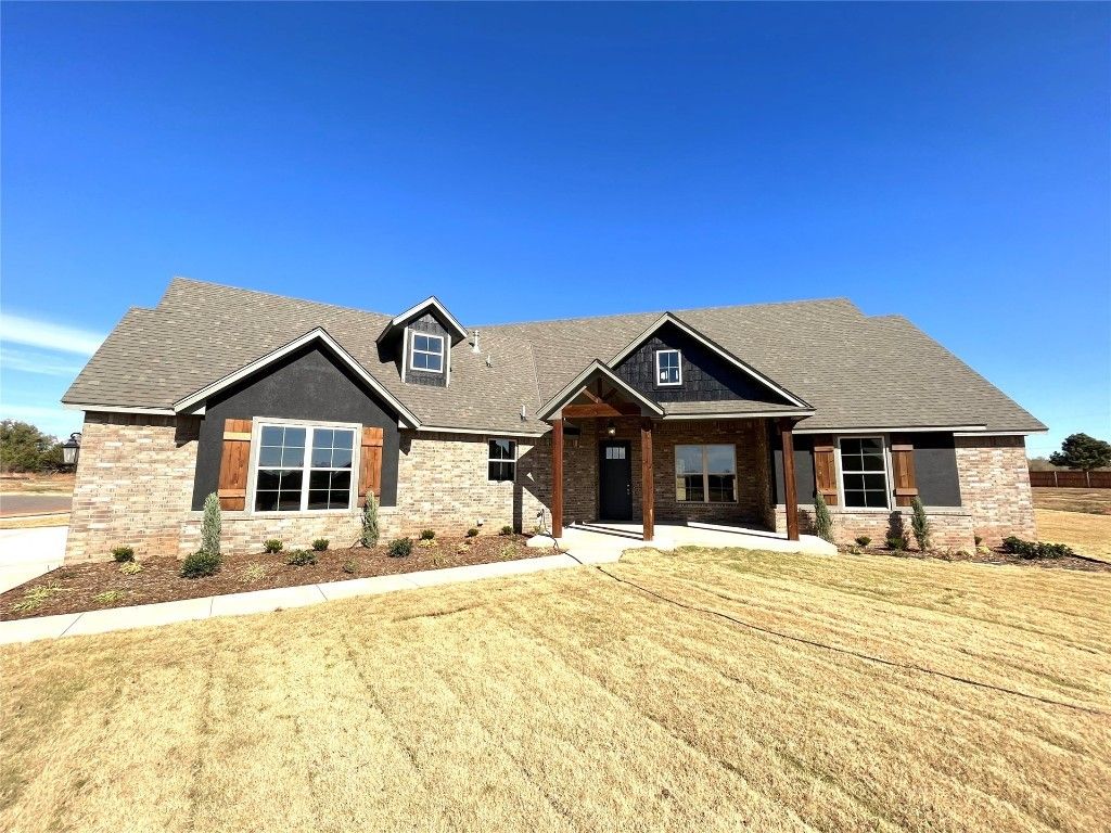 1392 S Gabes Court. Mustang, OK 73064