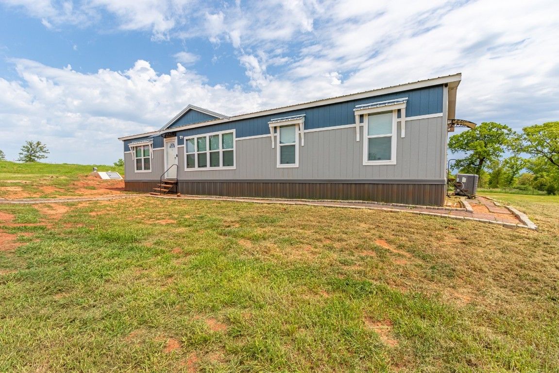 34315 Greenvallie Drive. Wanette, OK 74878