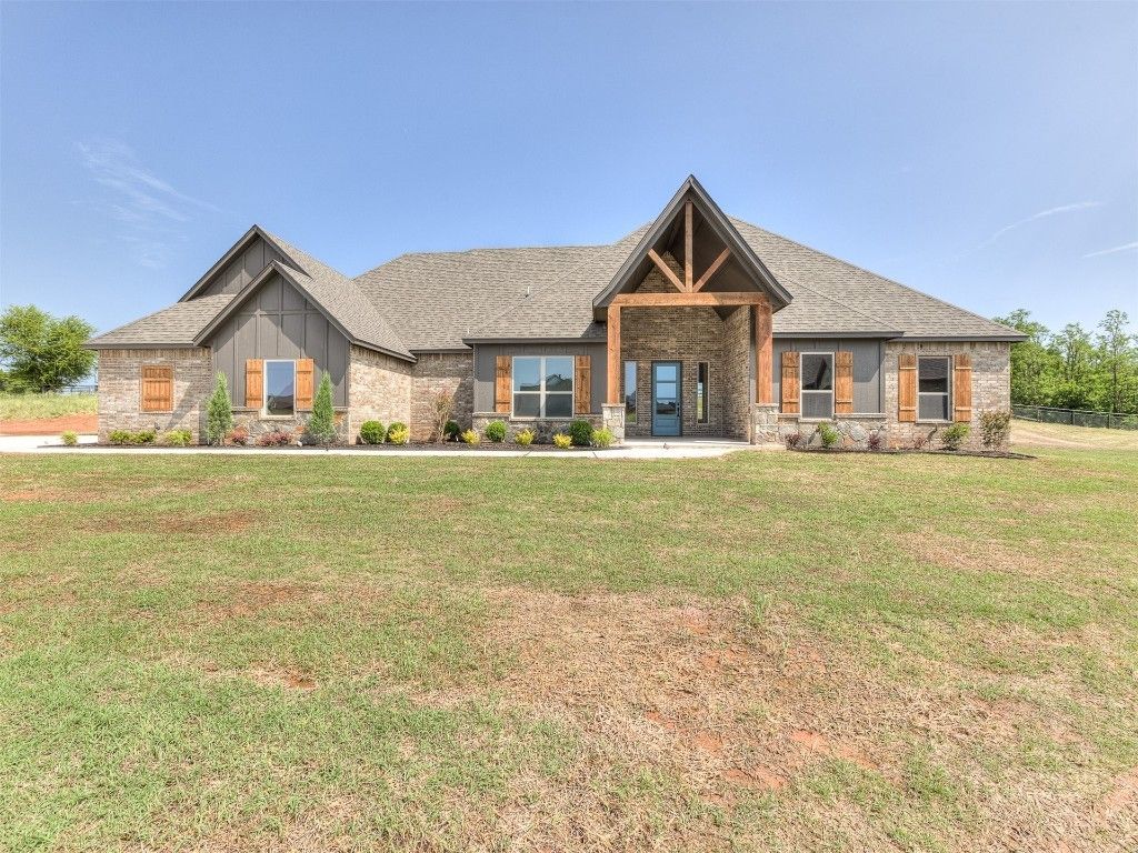 900 Dorsi Circle. Newcastle, OK 73065