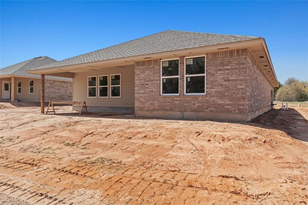 4629 Lincoln Landing. Harrah, OK 73045