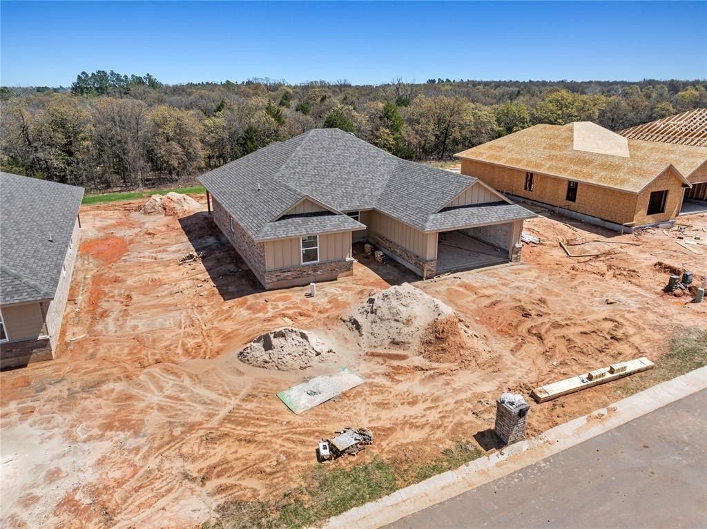 4637 Lincoln Landing. Harrah, OK 73045