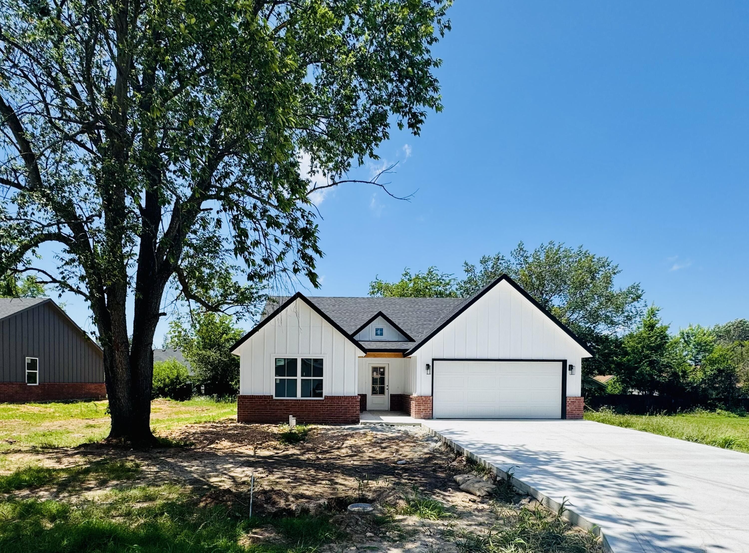 104 Zachary Drive. Grove, OK 74344