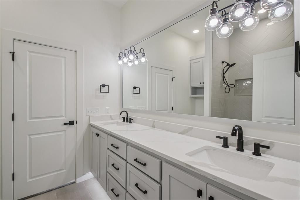 2900 Deer Run Trail. Guthrie, OK 73044