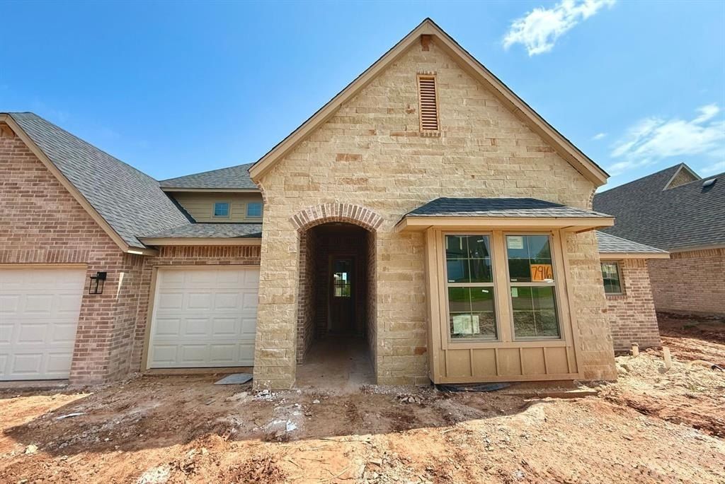 7916 Amber Ridge Drive. Edmond, OK 73034