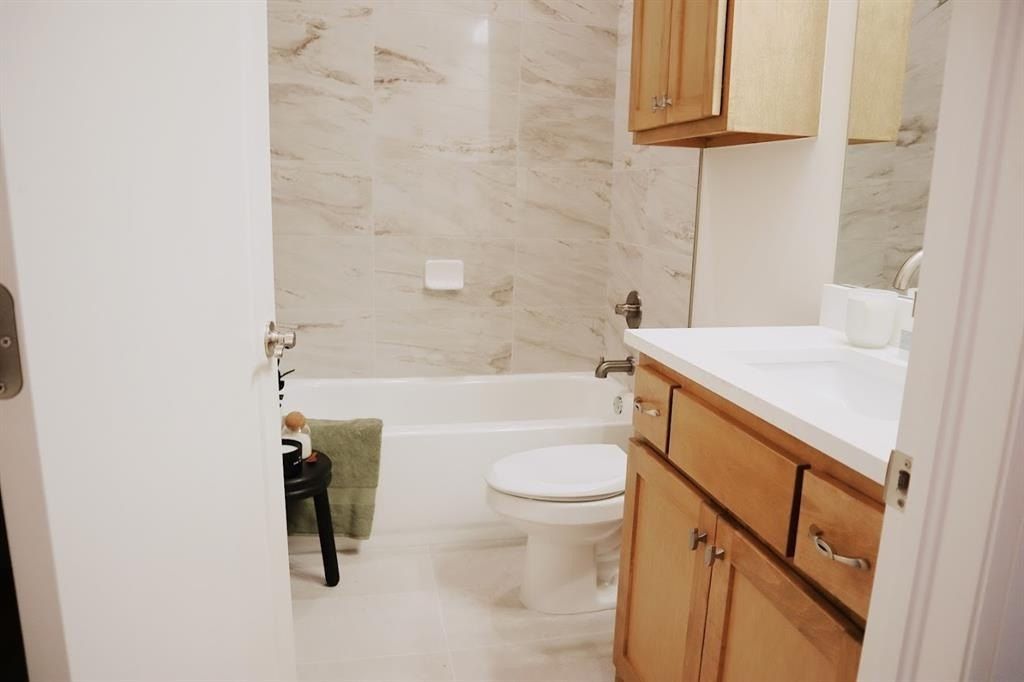 525 Wimbledon Road. Edmond, OK 73003