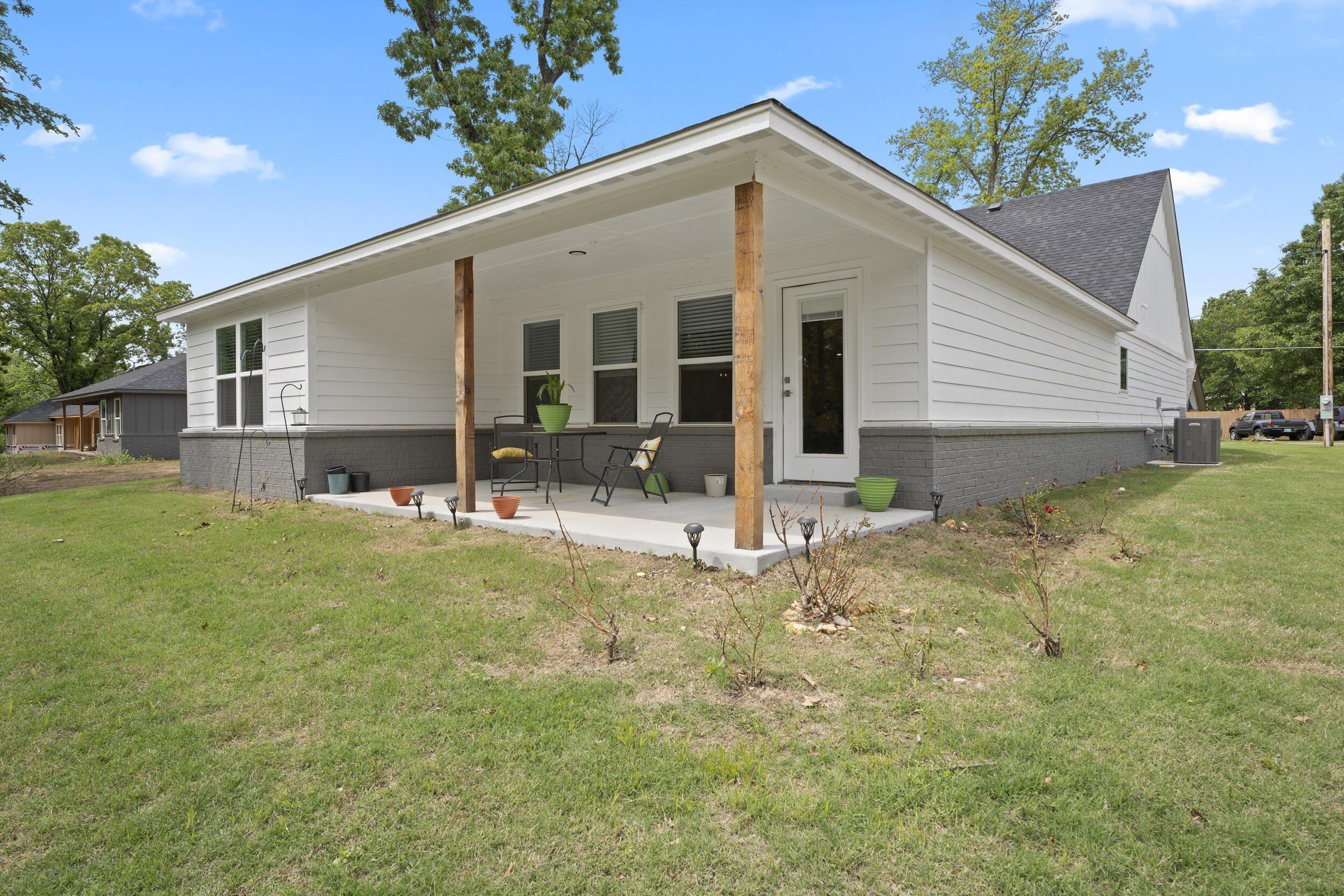 1621 Rockwood Drive. Grove, OK 74344