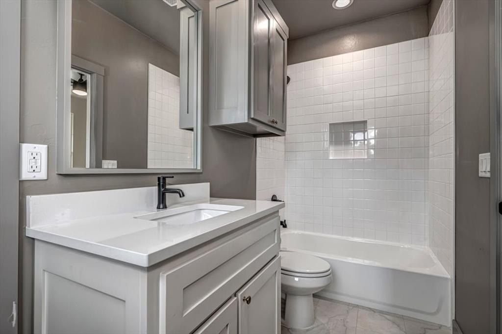 19640 Stratmore Way. Edmond, OK 73012