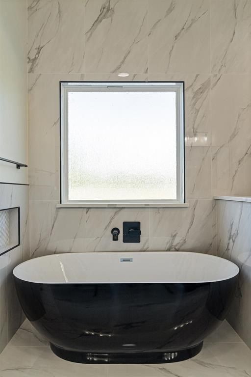 10260 Oakwood Drive. Edmond, OK 73025