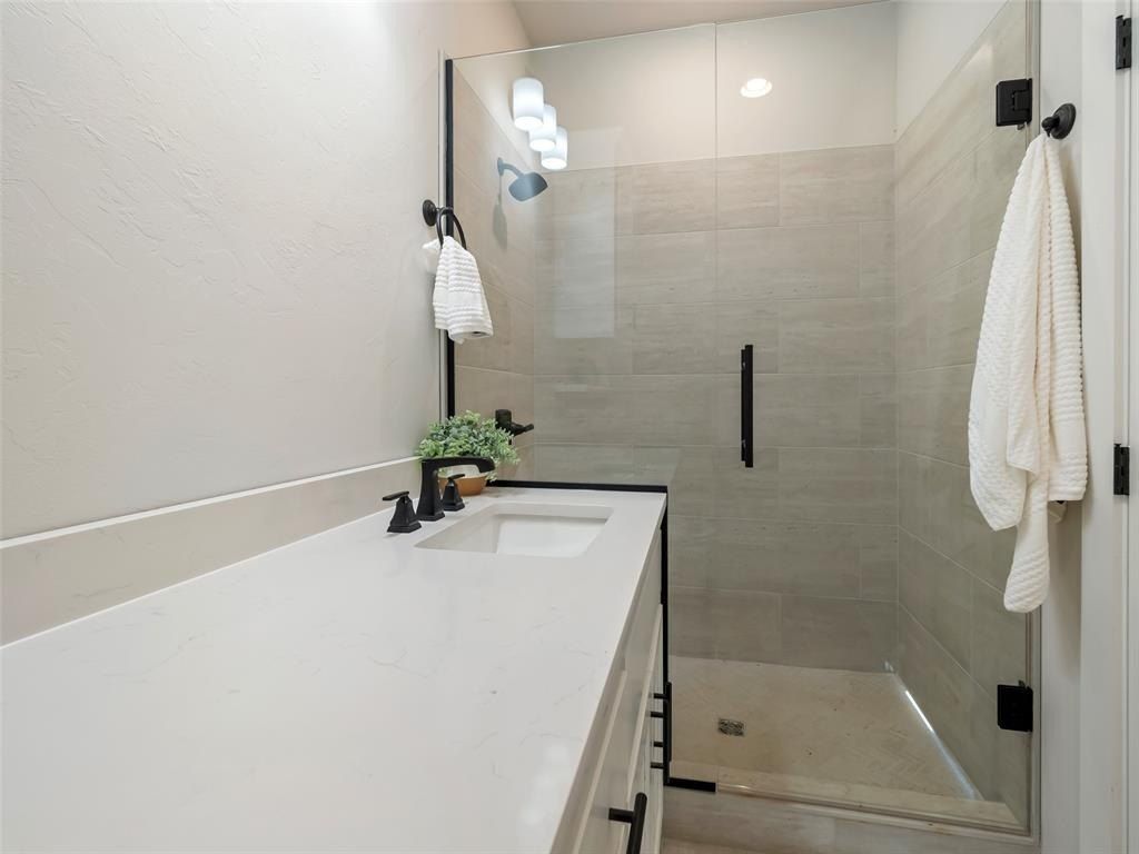 16001 Cordova Ct Court. Norman, OK 73026